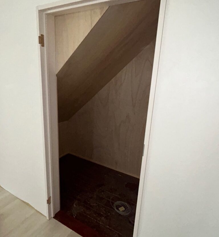 階段下収納　施工事例