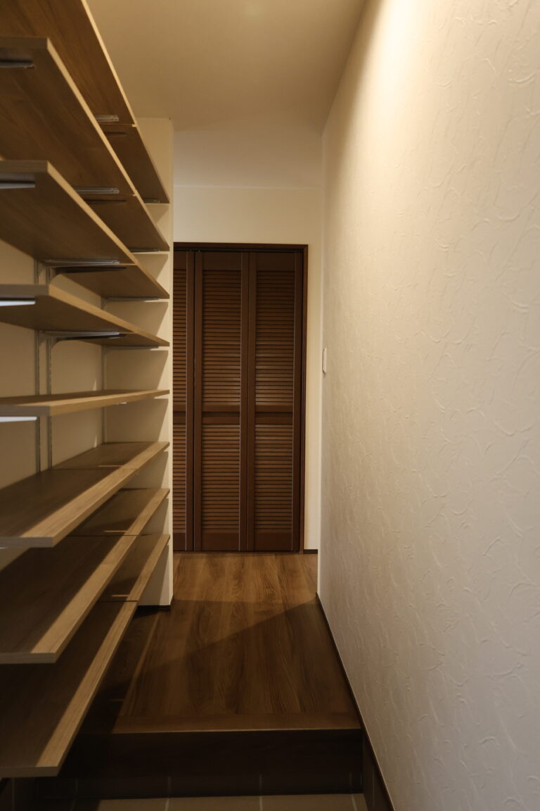 玄関がスッキリする、シューズクロークとは